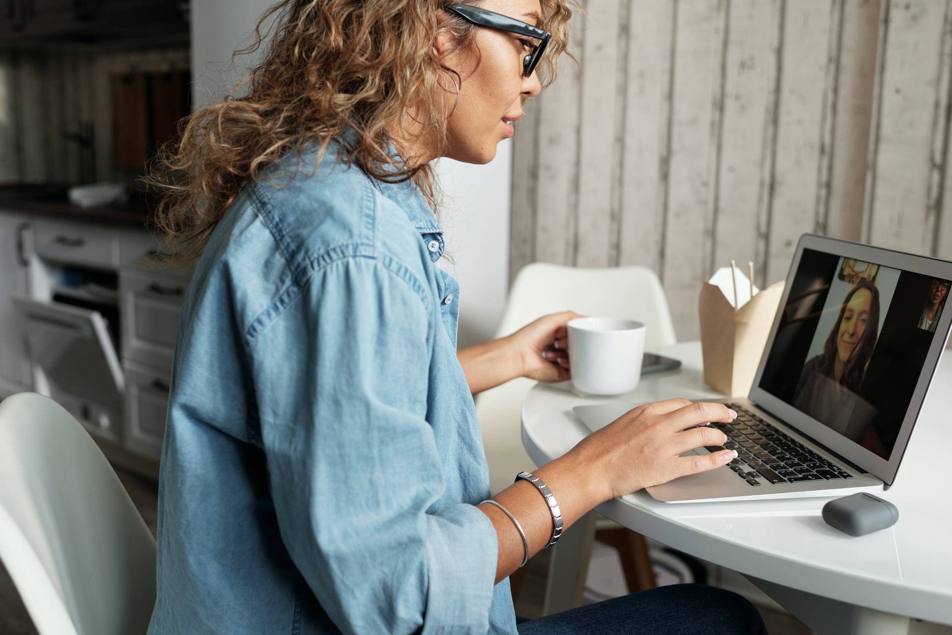 How to Build Stronger Relationships While Working Remotely
