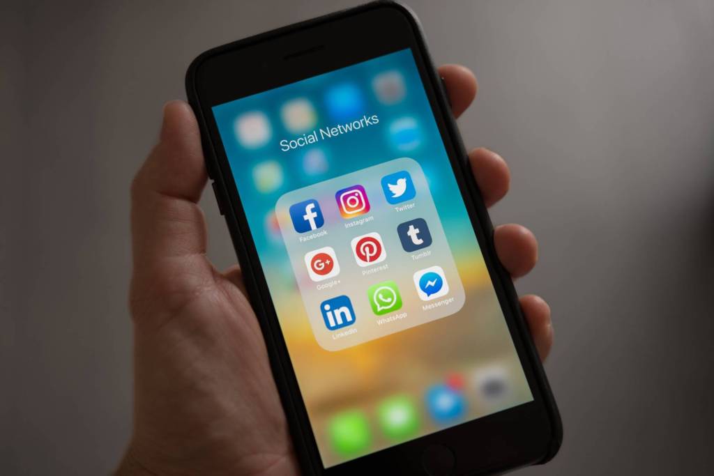Here are just a few social media trends to watch in 2022 and beyond. You can remain ahead of your rivals by adopting these trends.
